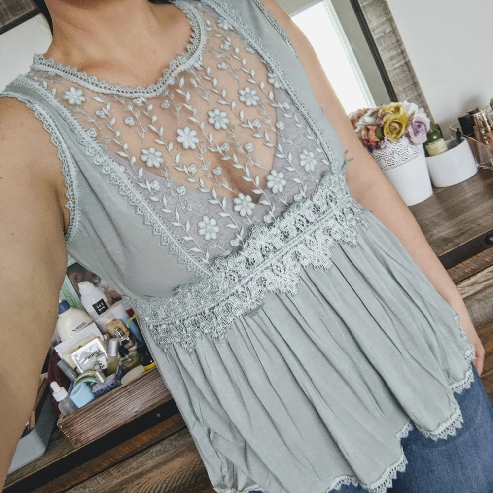 🆕🌿POL BOHO FLORAL MESH TOP🌿 - Picture 4 of 8